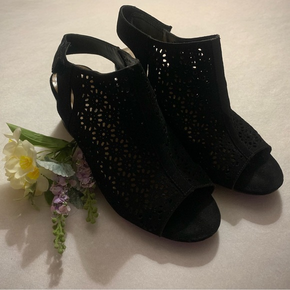 Super Cute Ankle Velcro Strap-On Heeled Booties! - Picture 2 of 7